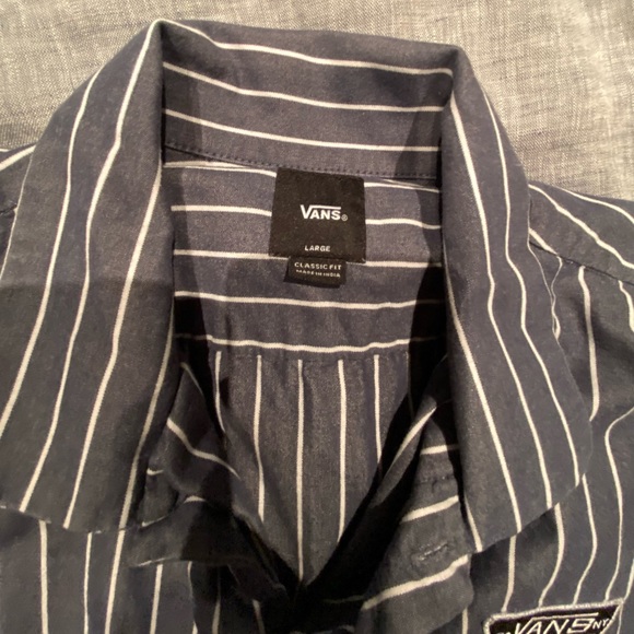 Vans Button Down Cropped - Picture 2 of 3